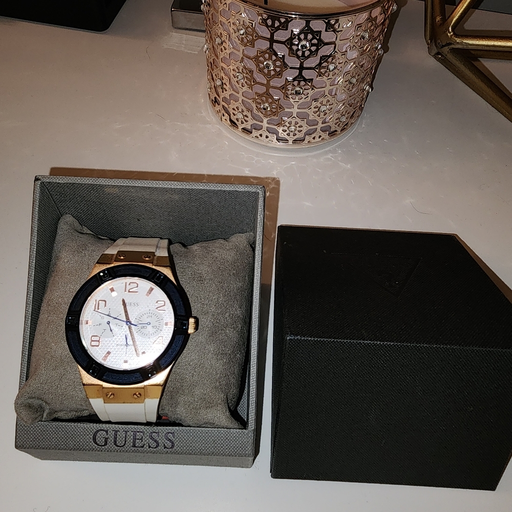 Guess Watch - Picture 2 of 3